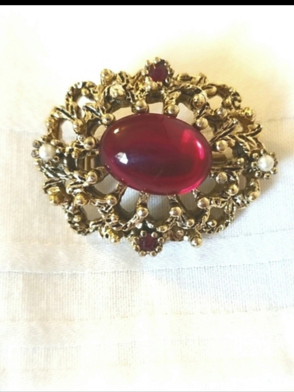 Vintage Red Gold Cabochon Pearl Filligree Brooch